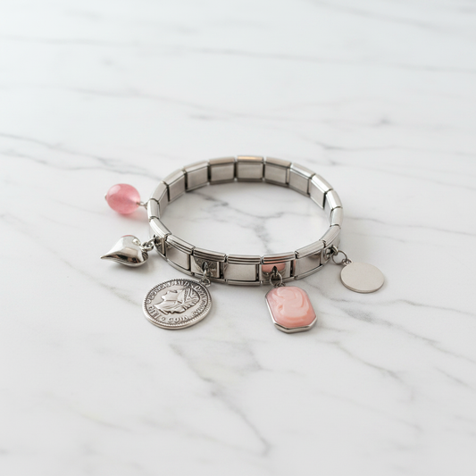 Silver Italian Charm Bracelet σε λευκό φόντο