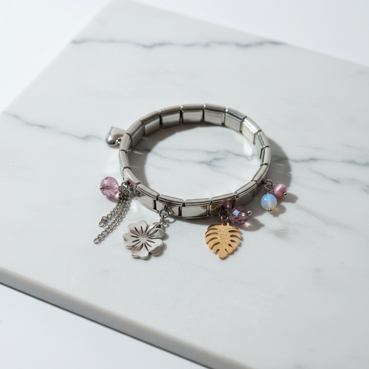 Nature Boho Charm Bracelet σε λευκό φόντο
